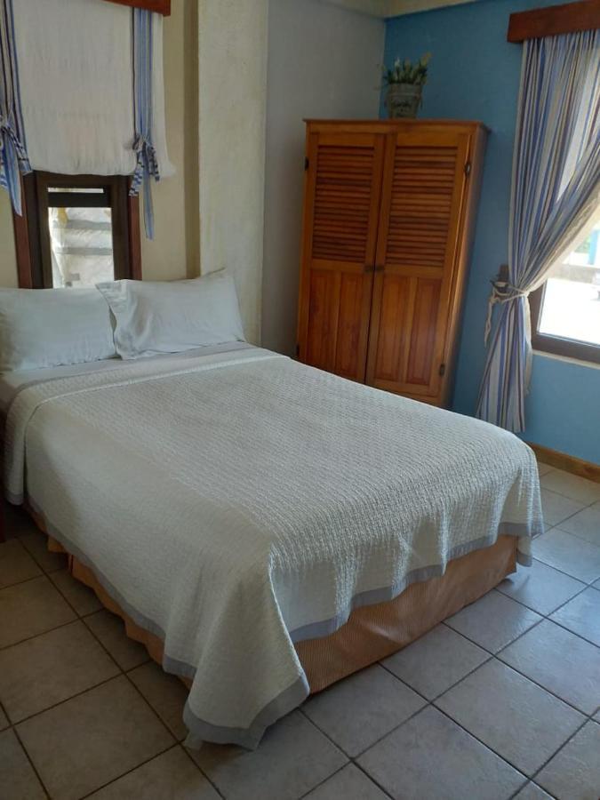 Hotel Y Restaurante Cesar Mariscos Tela Εξωτερικό φωτογραφία