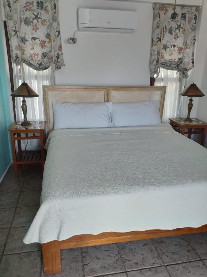 Hotel Y Restaurante Cesar Mariscos Tela Εξωτερικό φωτογραφία