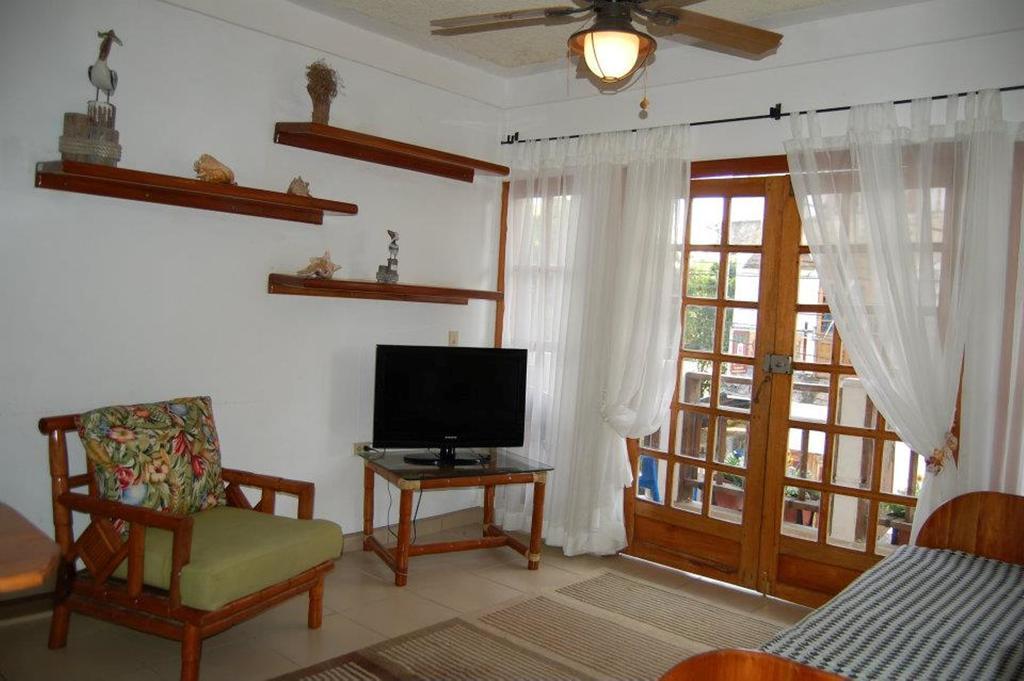 Hotel Y Restaurante Cesar Mariscos Tela Δωμάτιο φωτογραφία